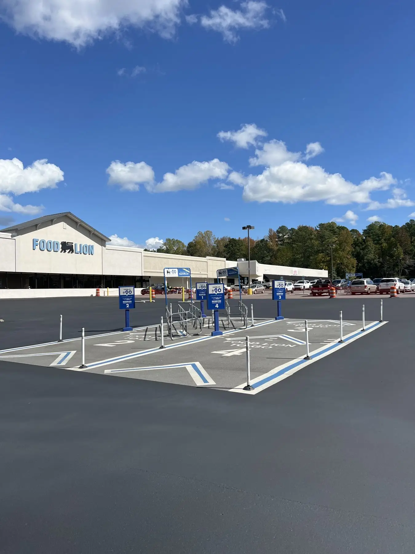 Food Lion To Go pickup bay markings